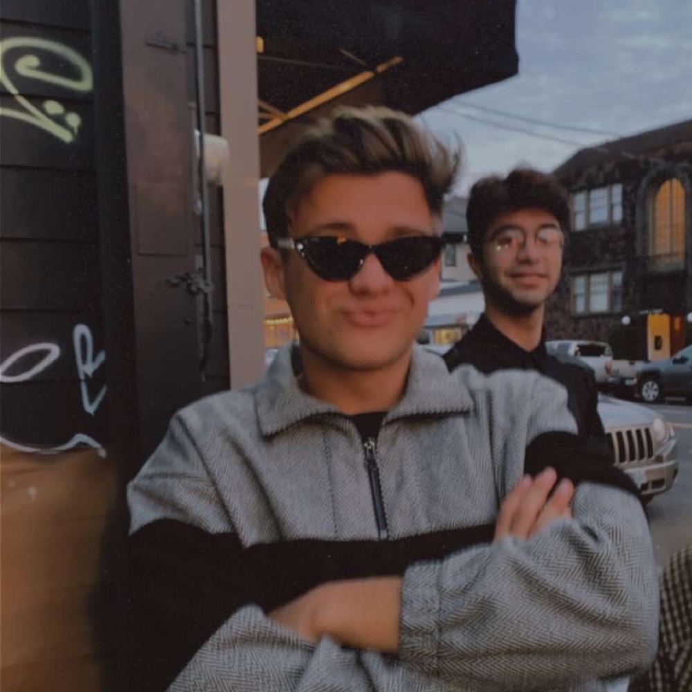 Meet your Posher, Max